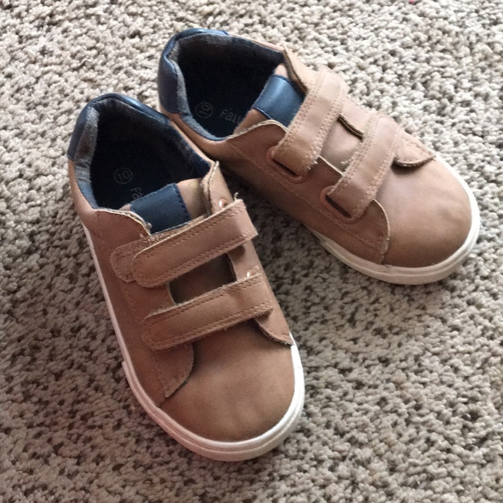 Boys shoes